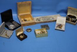 A QUANTITY OF JEWELLERY, MOSTLY COSTUME TO INCLUDE SOME WHITE METAL TYPES