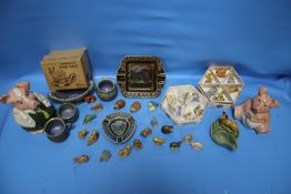 A LARGE QUANTITY OF ASSORTED WADE TO INCLUDE IRISH WADE, BOXED SET OF FARMYARD ANIMALS, WADE