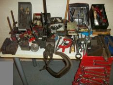 A LARGE SELECTION OF TOOLS TO INCLUDE AN ENGINEERING VICE, TAPS AND DIES