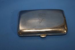 AN ANTIQUE HALLMARKED SILVER CIGARETTE CASE