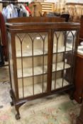 AN EARLY 20TH CENTURY MAHOGANY GLAZED CHINA CABINET W-91 CM