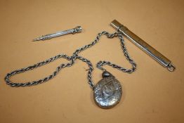 A COLLECTION OF SILVER COLLECTABLES TO INCLUDE A LARGE OVAL LOCKET ON CHAIN' PROPELLING PENCIL ETC.