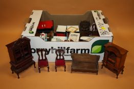 A BOX OF VINTAGE DOLLS HOUSE FURNITURE