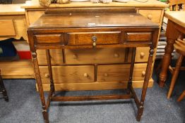 A MID CENTURY OAK SINGLE DRAWER SIDE TABLE H-82 CM W-76 CM