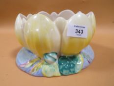 A CLARICE CLIFF NEWPORT POTTERY CROCUS SHAPED BOWL/ CENTREPIECE