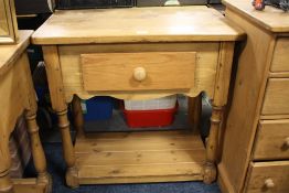 A PINE SINGLE DRAWER SIDE TABLE H-76 CM W-79 CM