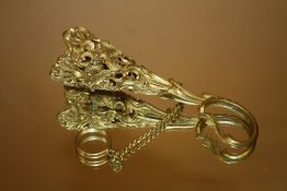 AN ANTIQUE GILT METAL POSY HOLDER SET WITH POLISHED STONES AND BIRD DETAIL TOGETHER WITH A VINTAGE