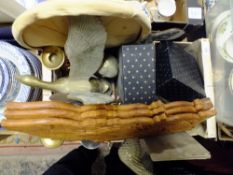 A BOX OF MOSTLY BRASSWARE TO INCLUDE A LARGE BRASS FIGURE OF A DUCK