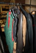 THREE VINTAGE RETRO LEATHER COATS TOGETHER WITH A SUEDE EXAMPLE AND A SMALL SELECTION OF VINTAGE