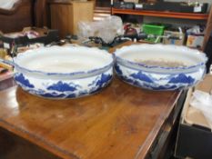 A PAIR OF LARGE ORIENTAL BOWLS