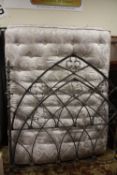 A MODERN GOTHIC STYLE METAL KINGSIZE HEADBOARD AND FOOTBOARD WITH MATTRESS AND DIVAN BASE