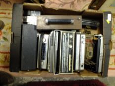 A TRAY OF VINTAGE AND MODERN RADIOS TO INCLUDE TRANS ARENA' ROBERTS RADIO ETC.