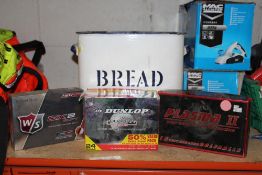 A QUANTITY OF GOLF BALLS TO INCLUDE DUNLOP