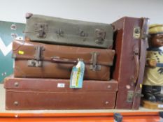 A COLLECTION OF VINTAGE LEATHER AND OTHER SUITCASES (4)