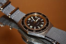 A GENTS VINTAGE 17 JEWELS DIVERS WRISTWATCH BY NEWMARK