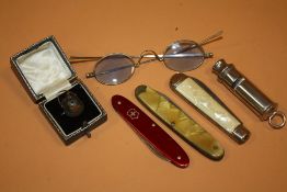 A BAG OF COLLECTABLES TO INC SPECTACLES' PENDANT ETC