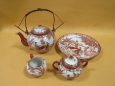 A JAPANESE / ORIENTAL THREE PIECE TEA SERVICE & MATCHING CABINET PLATE