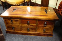 A MODERN LAURA ASHLEY STYLE COFFEE TABLE WITH LIFT-UP LID AND DRAWERS H-40 CM W-90 CM