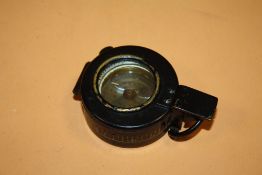 A WW2 COMPASS DATED 1942