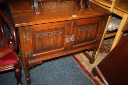 AN OAK OLD CHARM TWO DOOR LOW CUPBOARD H-71 CM W-90 CM