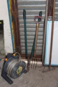A HOSE REEL TOGETHER WITH FOUR GARDEN TOOLS
