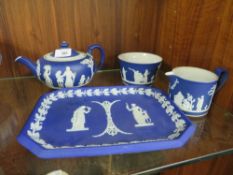 A WEDGWOOD JASPERWARE BLUE DIP THREE PIECE TEA SERVICE & ANOTHER BLUE DIP TRAY (4)