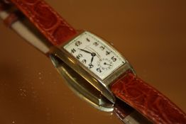 A MENS VINTAGE ART-DECO WRISTWATCH BY GIRARD PEREGAUX IN 10 CARAT GOLD FILLED CASE