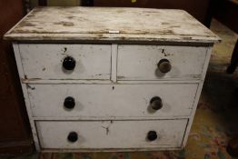 A VINTAGE PAINTED FOUR DRAWER PINE CHEST H-67 CM W-85 CM A/F