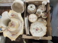 A LARGE QUANTITY OF CROWN DEVON FIELDINGS AND SIMILAR CERAMICS TO INCLUDE A JUG AND BOWL SET' VASE