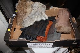 A TRAY OF VINTAGE LEATHER AND OTHER GLOVES TO INC TWO PAIRS OF 1930S LADIES FUR DRIVING GLOVES