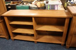 A MODERN M&S HEMSLEY RANGE OPEN BOOKCASE H-83 CM W-150 CM