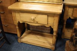 A PINE SINGLE DRAWER SIDE TABLE H-76 CM W-79 CM