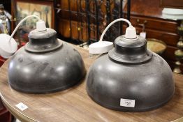 A PAIR OF MODERN INDUSTRIAL STYLE HANGING LIGHTS (2)