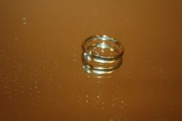 A 9CT GOLD RING SET WITH A CLEAR STONE