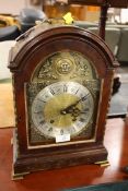 AN EARLY 20TH CENTURY ENGLISH BRACKET CLOCK, having later German gong strike movement, the arched di