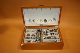 A LARGE DOMED TOPPED JEWELLERY BOX AND CONTENTS TO INCLUDE DRESS RINGS
