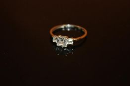 A 9 CARAT WHITE GOLD THREE STONE DRESS RING SET WITH CLEAR STONES - SIZE O 1/2 - WEIGHT 1.6 GRAMS