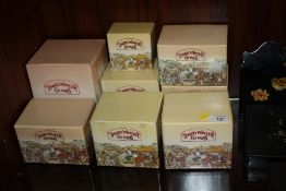 A COLLECTION OF BOXED DAVID WINTER COTTAGES (8)