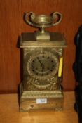 AN ANTIQUES BRASS MANTLE CLOCK WITH KEY & PENDULUM