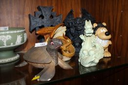 A COLLECTION OF MOSTLY MODERN FIGURES TO INCLUDE AN ENCHANTICA DRAGON FIGURE (6)