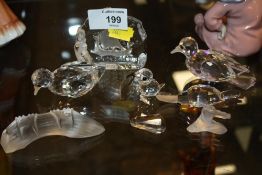 A COLLECTION OF GLASS PAPER WEIGHTS AND FIGURES TO INCLUDE SWAROVSKI EXAMPLES A/F