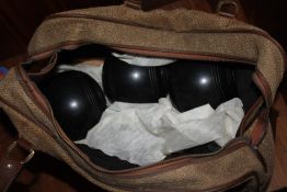 A BAG OF VINTAGE LAWN BOWLS