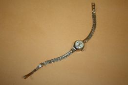 A LADIES 9 CARAT GOLD ACCURIST WRISTWATCH