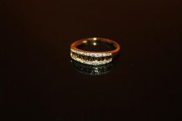A HALLMARKED 9 CARAT GOLD 'I LOVE YOU' RING - SIZE M - WEIGHT 1.3 GRAMS APPROX