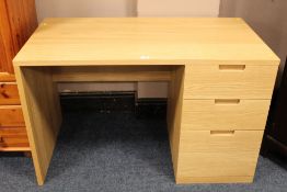 A MODERN OFFICE DESK WITH THREE DRAWERS H-74 CM W-120 CM