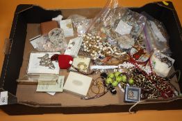 A TRAY OF ASSORTED COSTUME JEWELLERY ETC