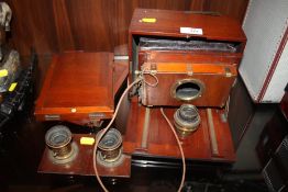 A VINTAGE MAHOGANY CASED FOLD OUT PLATE CAMERA PLUS LENS MARKED 'PIASCH'S VADERMECUM' ;