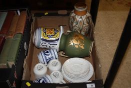 A TRAY OF CHINA & CERAMICS TO INCLUDE MIDWINTER ETC