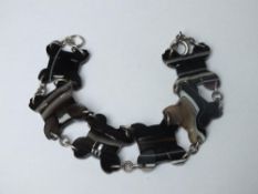 AN ANTIQUE SCOTTISH SILVER AGATE BRACELET