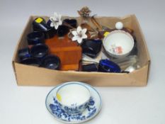 AN SELECTION OF ANTIQUE COLLECTABLE'S